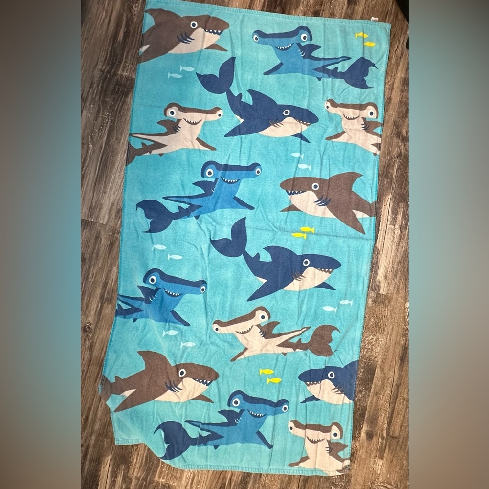 Lot‎ Of 3 Kids Beach Pool Towels. Hulk, Sharks, Descendants